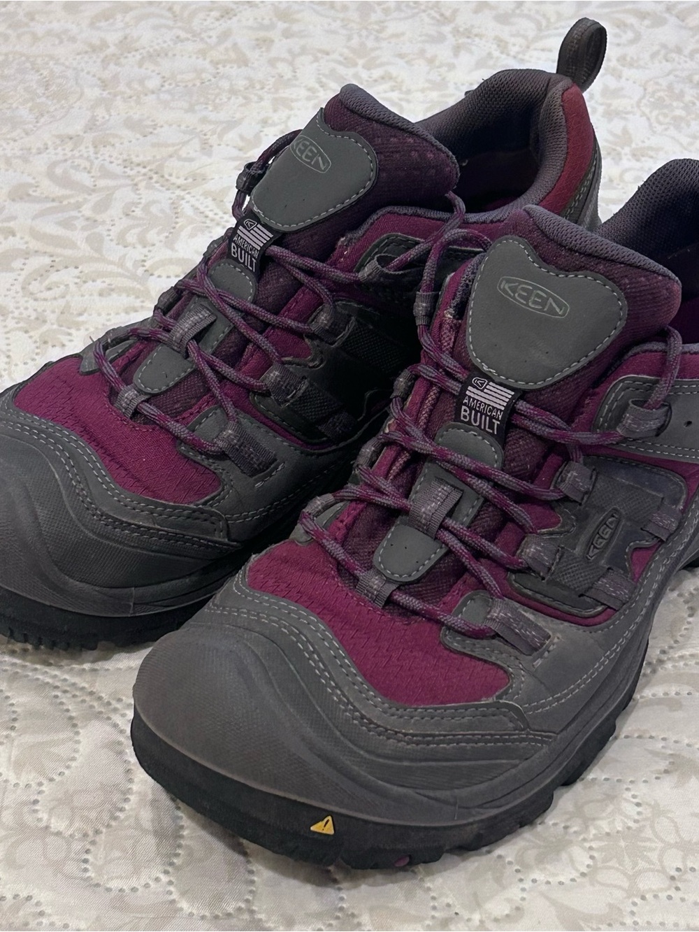 Keen Logan Dry Women's Size 10.5 Gray Red Waterproof Hiking Trails Walking Shoes